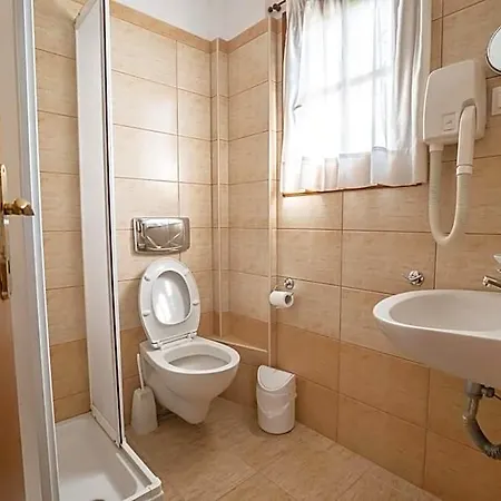 Ainareti Hotel 2*